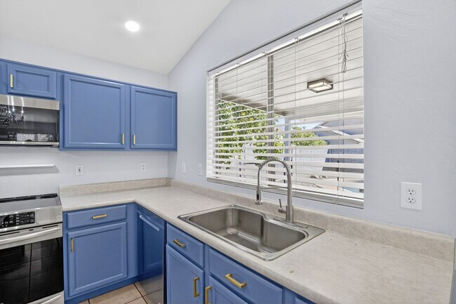 Building Photo - Gilbert Living with Private Pool