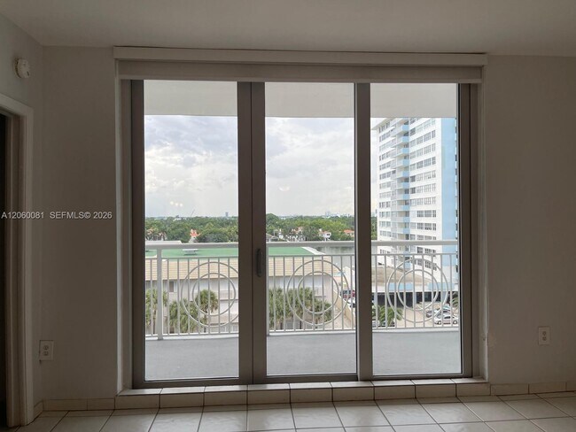 Building Photo - 5825 Collins Ave