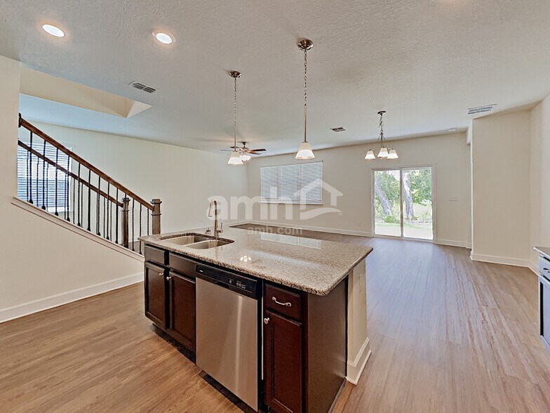 Building Photo - 1889 Silver Point