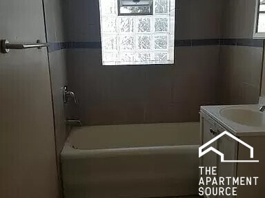 Building Photo - 2140 Clarence Ave