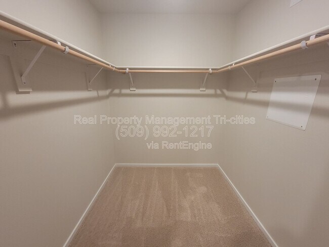 Building Photo - 611 S Zeelar St