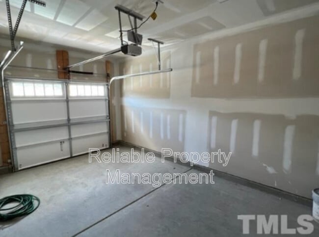 Building Photo - 3311 Oak Pass Dr