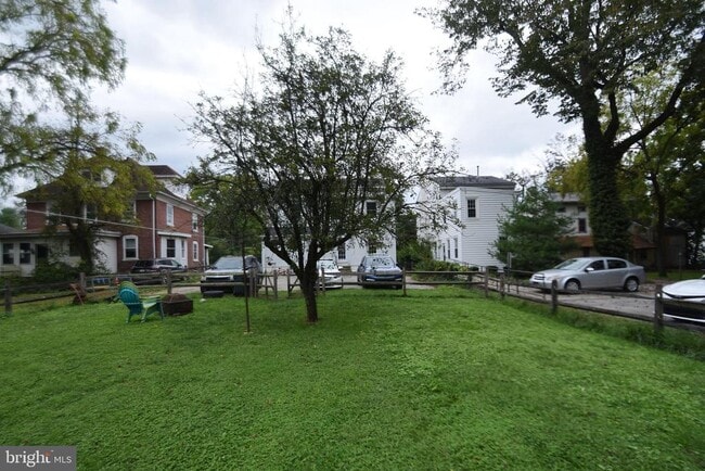 Building Photo - 19 E Germantown Pike