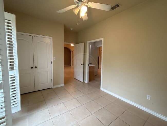 Building Photo - 808 Danny Cir