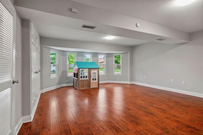 Building Photo - 11215 Sageway Dr