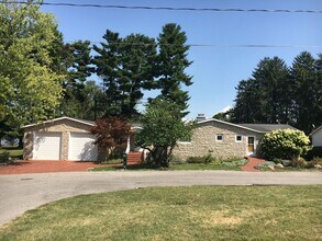 Building Photo - **RIVERFRONT 4-BEDROOM/3-BATH WITH 4-CAR GARAGE, FULL BASEMENT!!**