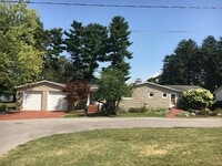 Building Photo - **RIVERFRONT 4-BEDROOM/2-BATH WITH 4-CAR GARAGE, FULL BASEMENT!!**