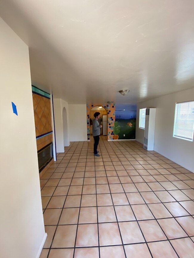 Building Photo - 6636 Del Playa Dr