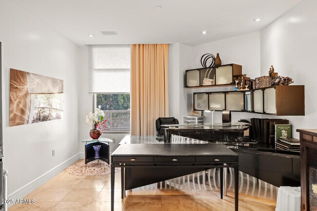 Building Photo - 2402 E Esplanade Ln