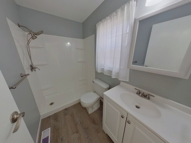 Building Photo - 2109 S Grove St