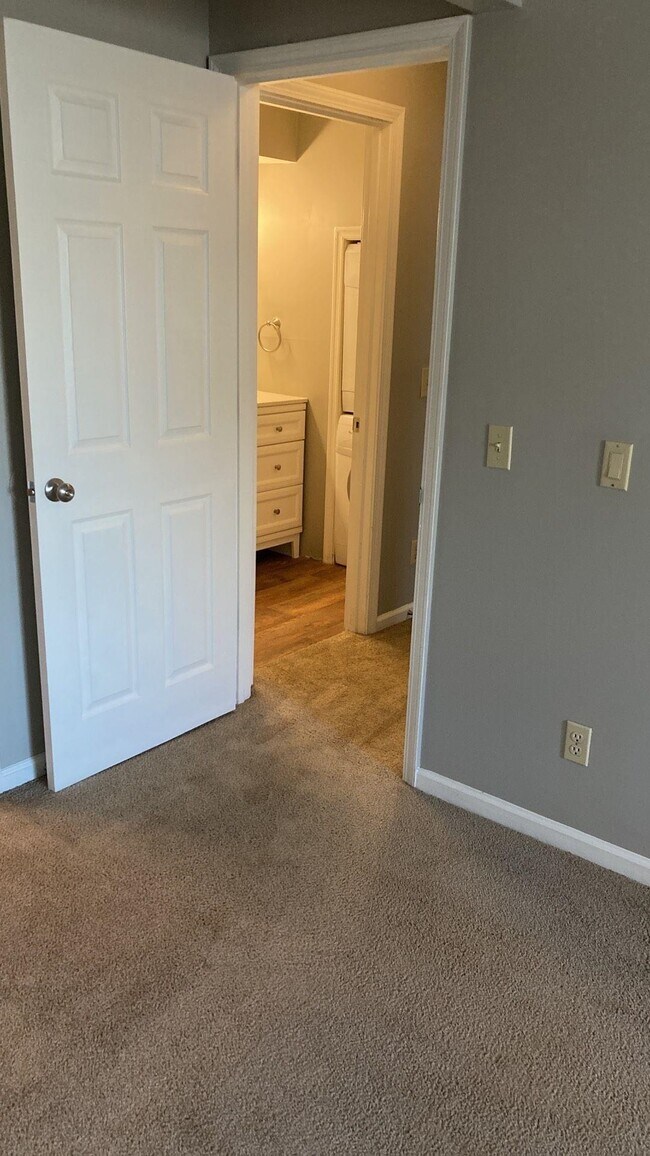 Building Photo - 1010 Blue Ridge Dr