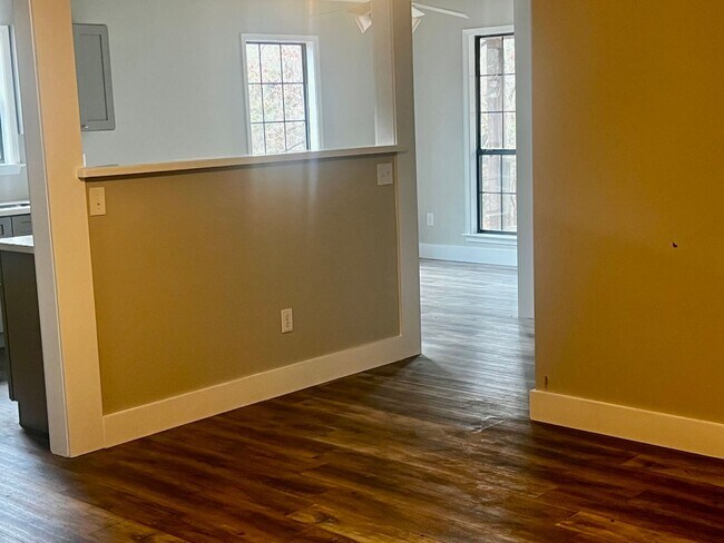 Building Photo - 95 Oakwood Dr