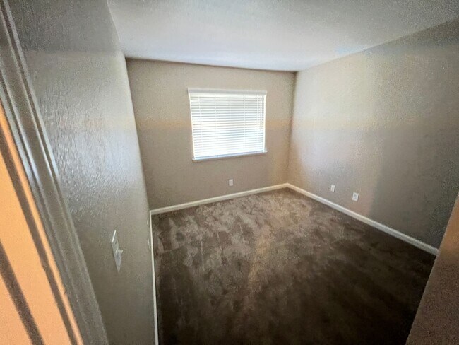 Building Photo - Upgraded Orangevale Home on Corner Lot