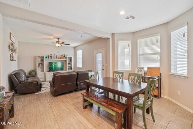 Building Photo - 1041 Earthstar Pl