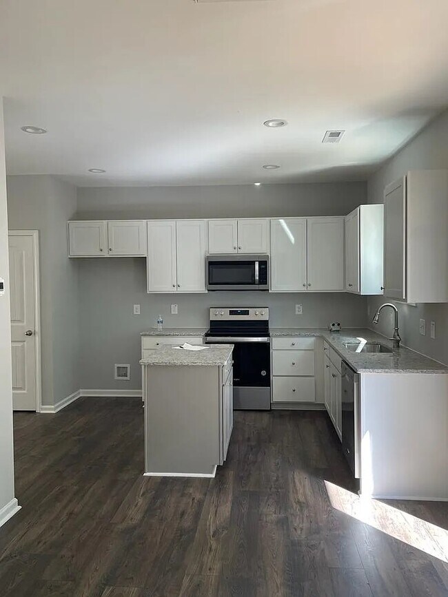 Building Photo - 103 Stewarts Knob Dr