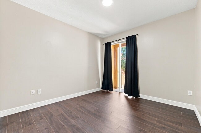 Building Photo - 732 SW 106th Ave