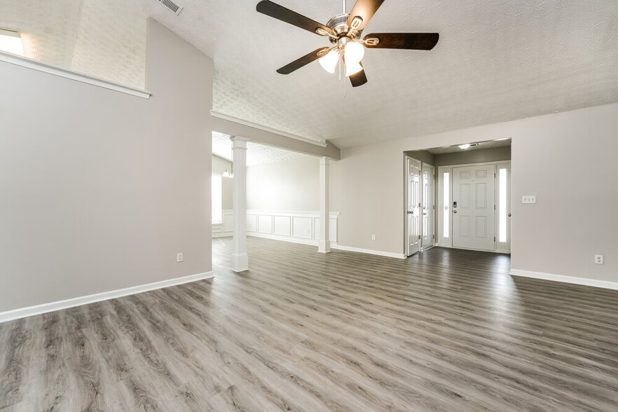 Building Photo - 120 Champions Ln