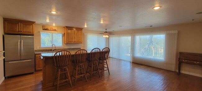 Building Photo - Charming 3 Bedroom, 2 Bath Home with Mountain Views