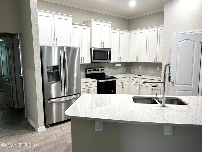 Building Photo - 574 Northside Dr S