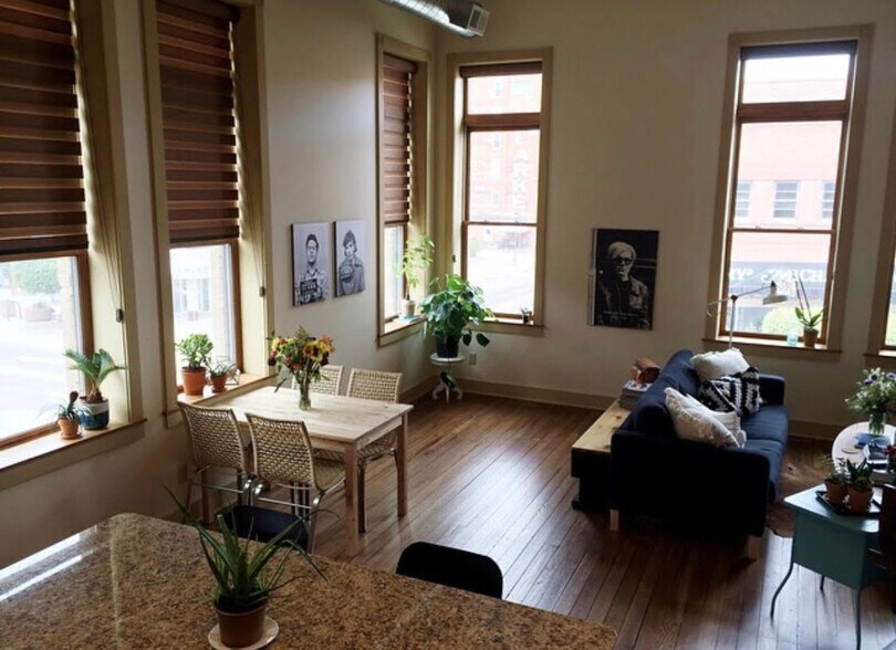 Primary Photo - 136 N Hastings Ave