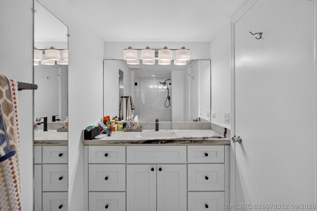 Building Photo - 1208 Marine Way W
