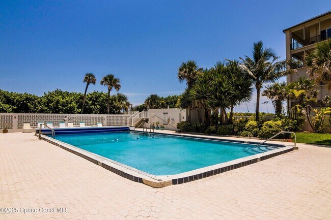 Building Photo - 877 N Hwy A1A