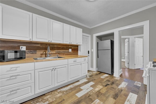 Building Photo - 3234 Euclid Heights Blvd