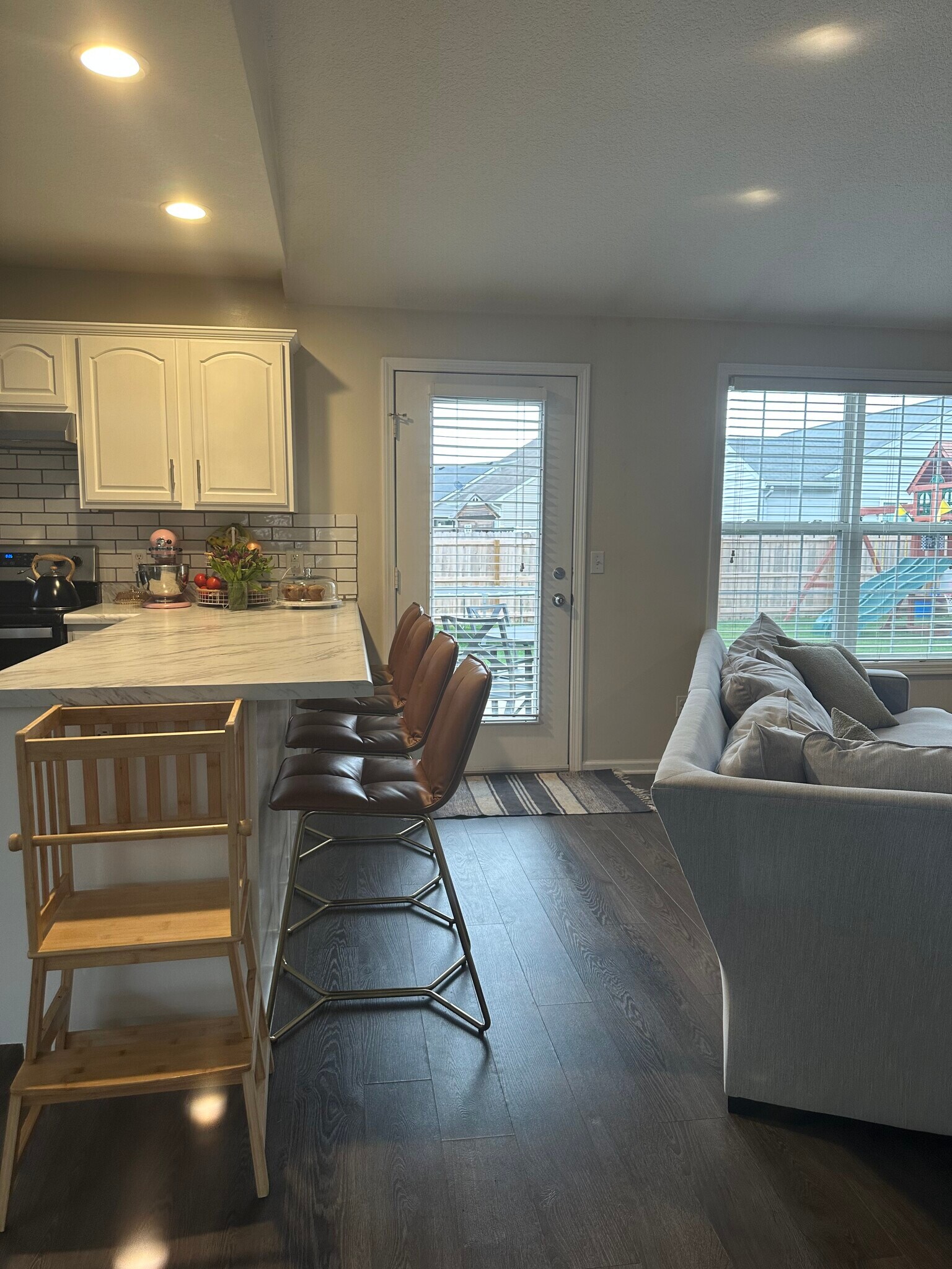 Building Photo - 9527 Acacia Psge