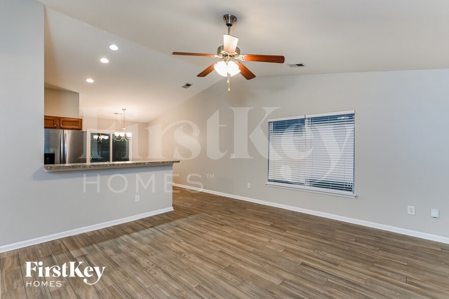 Building Photo - 215 Coosawatchie St