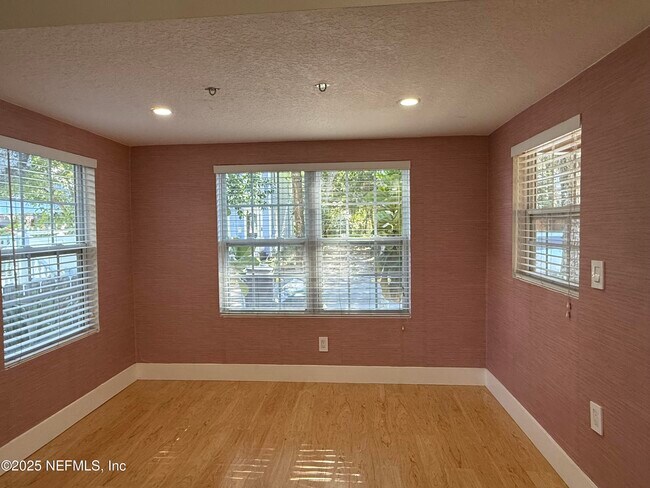 Building Photo - 78 Lincoln St