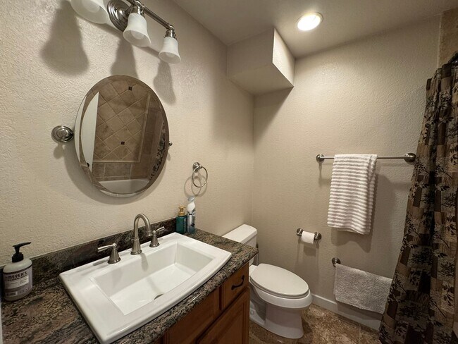 Building Photo - Riverfront 2BR Condo Great Views, Luxury Furnished incl UTILITIES