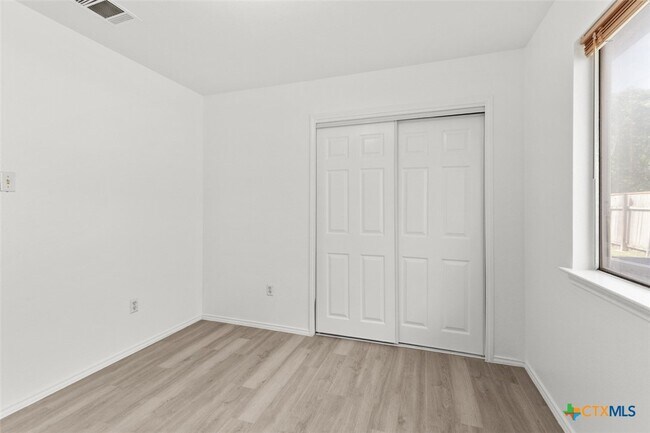 Building Photo - 112 James Lin Cir