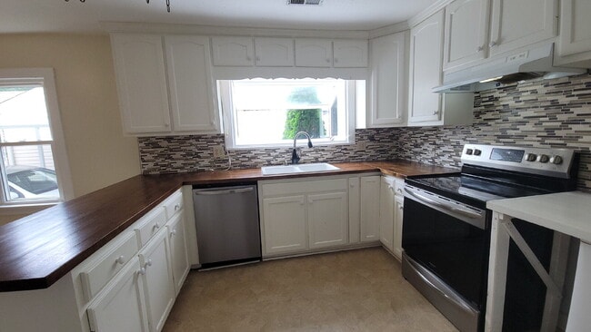 Building Photo - "5 points area 2-Bedroom Huntsville Home w...