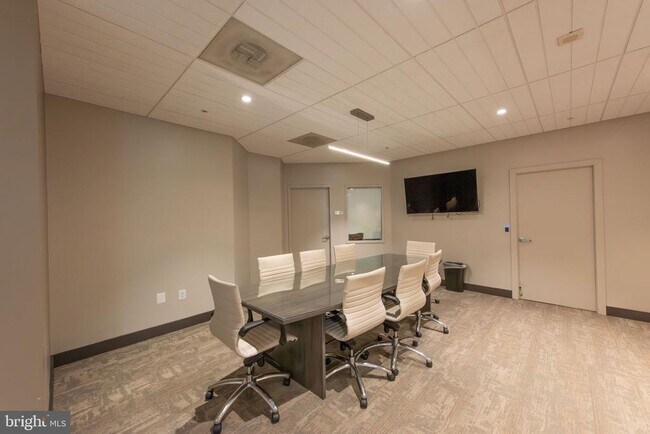 Building Photo - 3101 N Hampton Dr