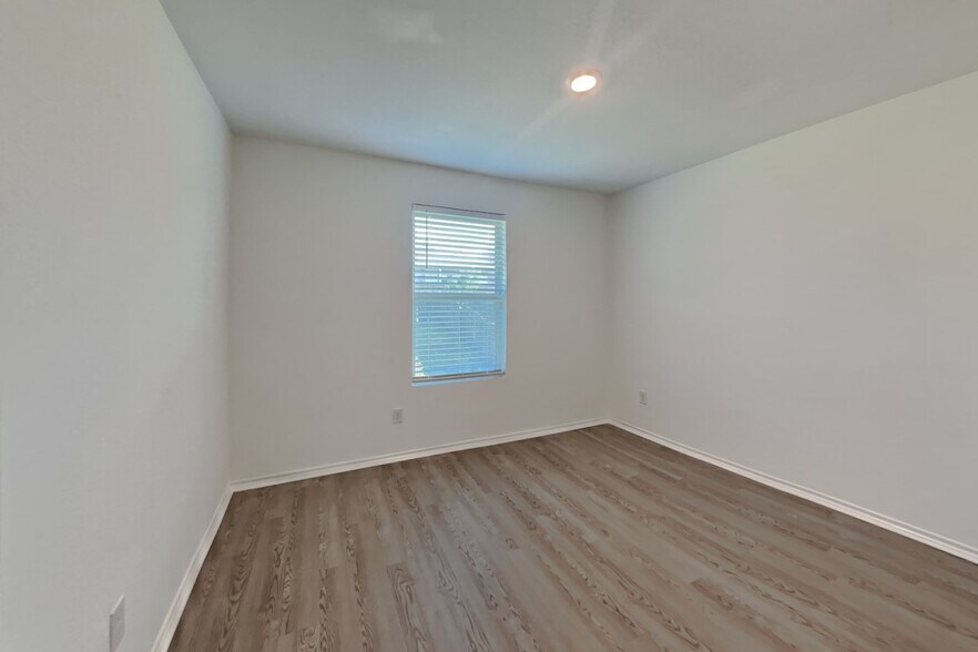 Building Photo - 11106 N Lake Mist Ln