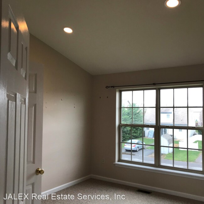 Building Photo - 3 br, 2.5 bath House - 2029 Powell Dr