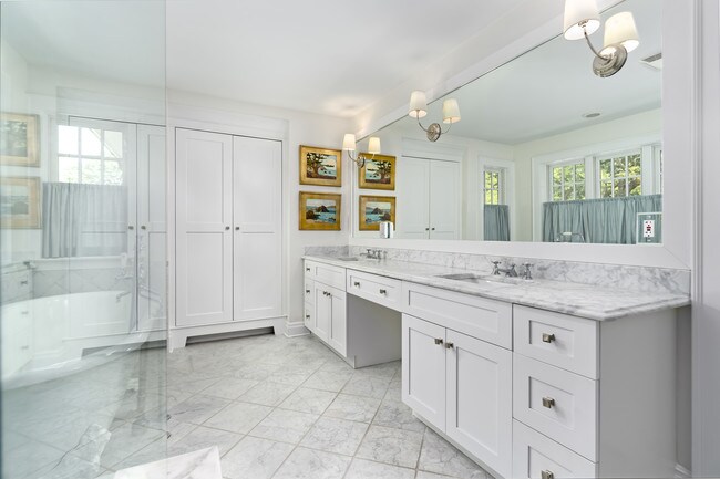 Building Photo - 755 Sheridan Rd