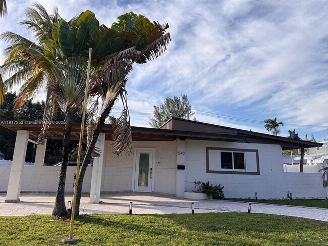 Primary Photo - 1540 NE 118th St