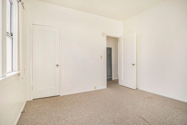 Building Photo - 3117-3117 Santa Clara Ave