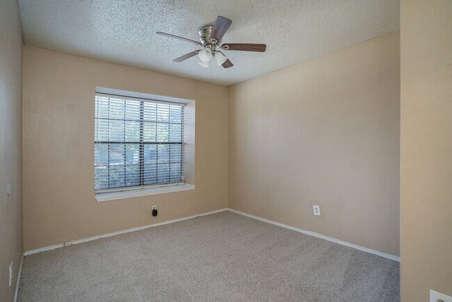 Building Photo - 10328 Chelmsford Dr