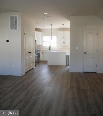 Building Photo - 2517 Drake Ln