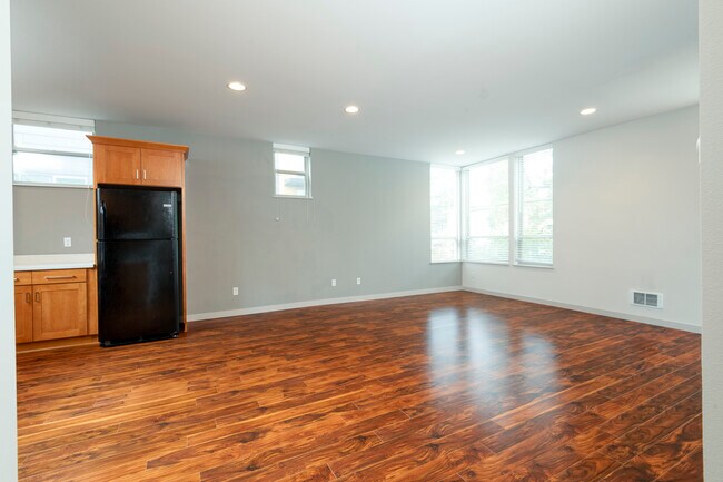 Building Photo - 1151 N 88th St