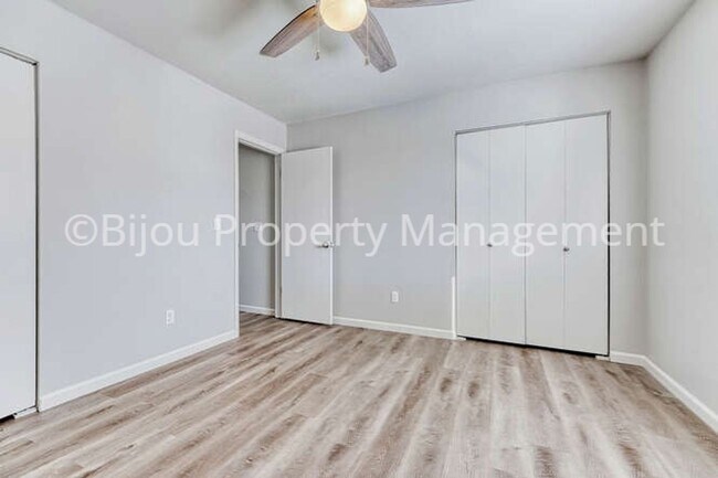 Building Photo - Completely Renovated Townhome