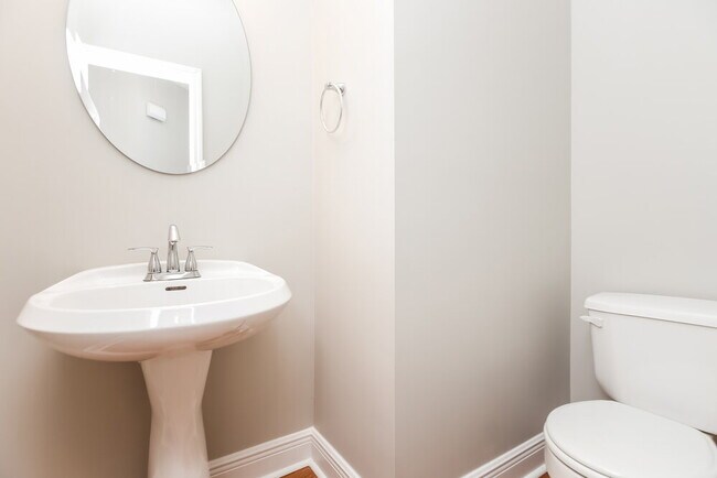 Building Photo - 7038 Hillcrest Chase Ln