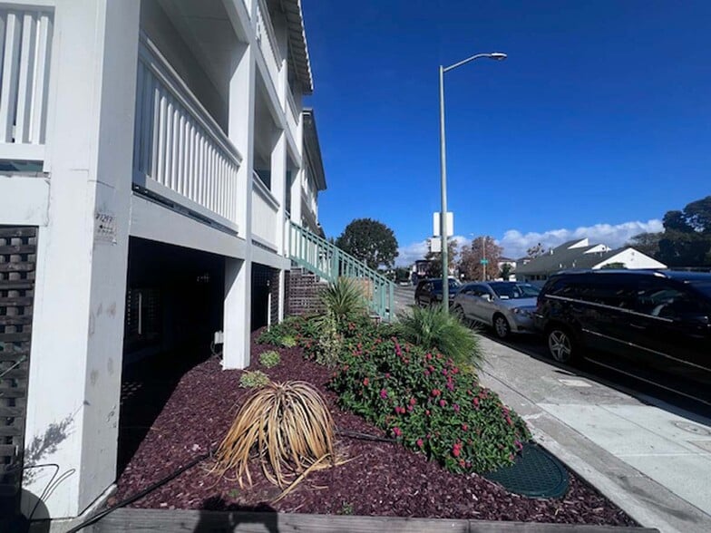 Building Photo - 1301 Adeline St