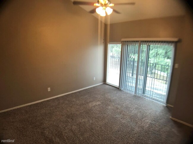 Building Photo - 1 br, 1 bath Condo - 350 Quorum Dr Flat  1...