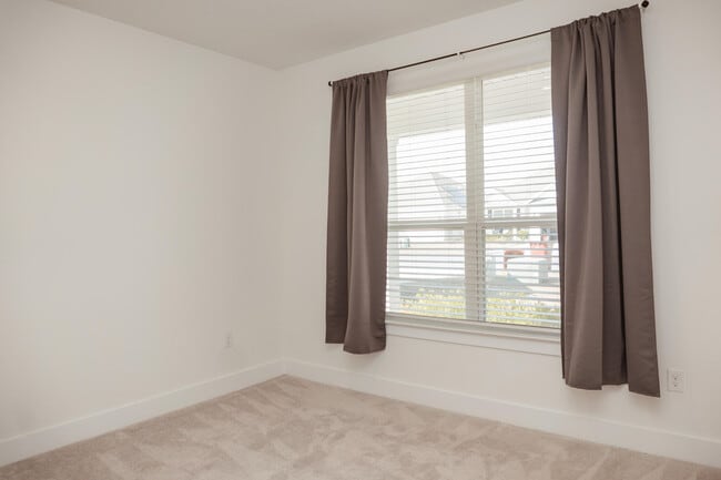 Building Photo - 233 Lyla Ln