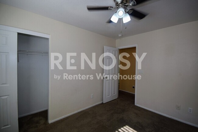 Building Photo - Space, Comfort, and a Layout Built for Real Life -- Iron Mountain Ranch