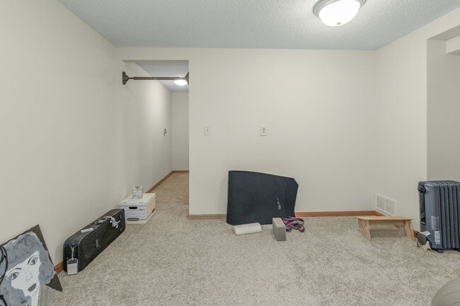 Building Photo - 222 Virginia 3 bed 2 bath apartment in historic Cathedral Hill neighborhood