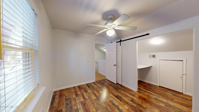 Building Photo - 421 7th Ave S